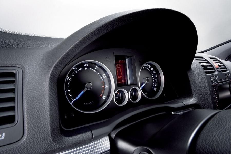  Volkswagen Golf R32 2006 года  (фото 16 из 48)